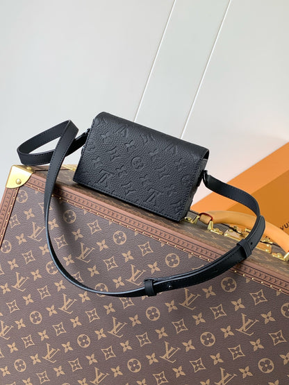 Louis Vuitton Steamer Wearable Wallet