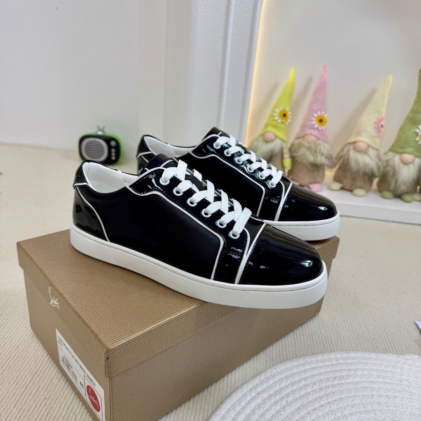 Christian Loubotuin Fun Viera Flat "Black-White"