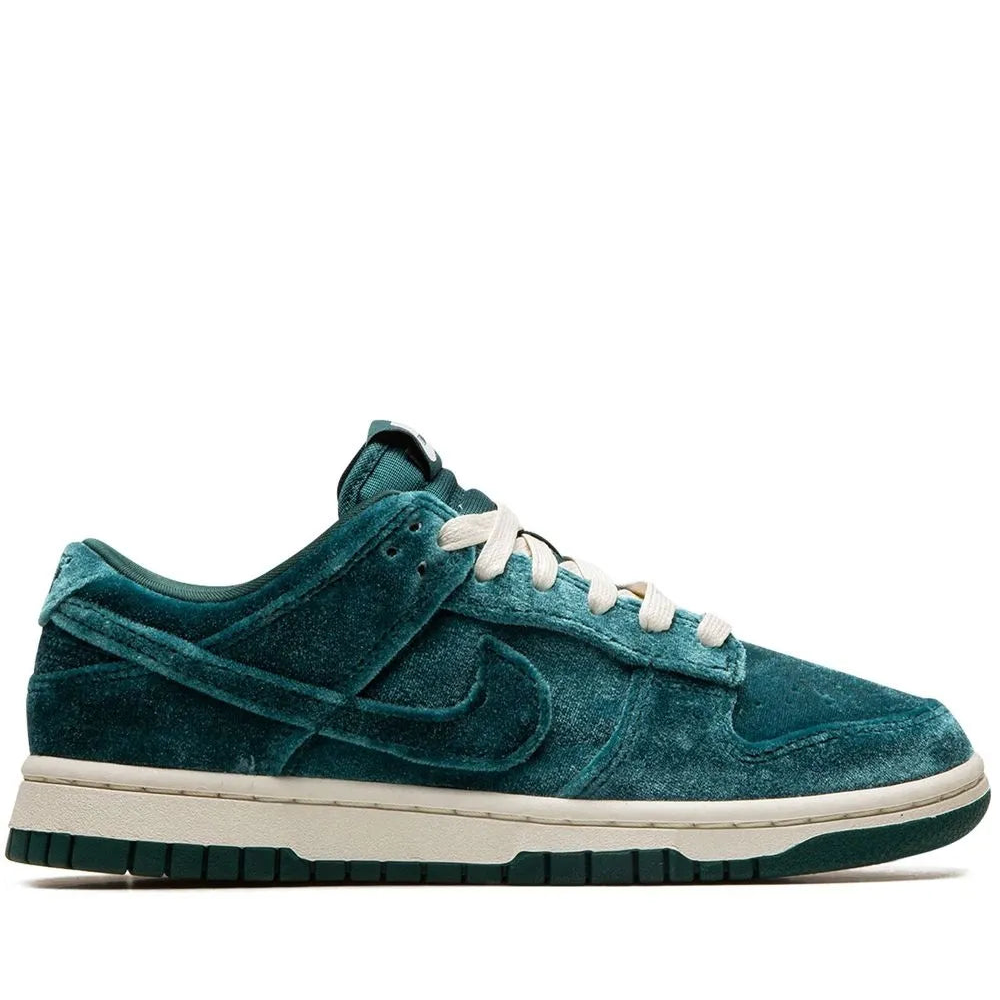 Nike Dunk Low "Atomic Teal"
