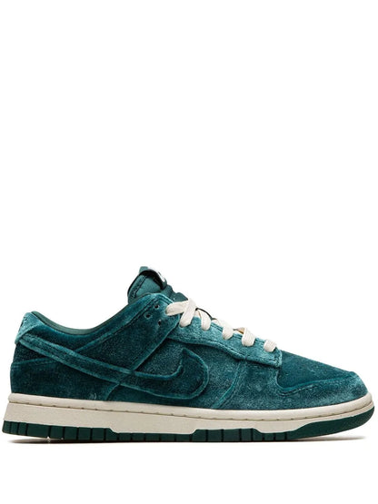 Nike Dunk Low "Green Velvet"