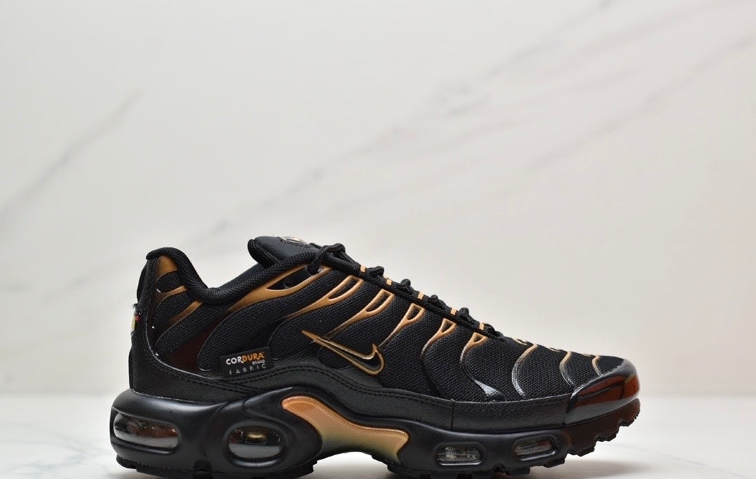 Nike Air VaporMax Plus “Black-Gold”