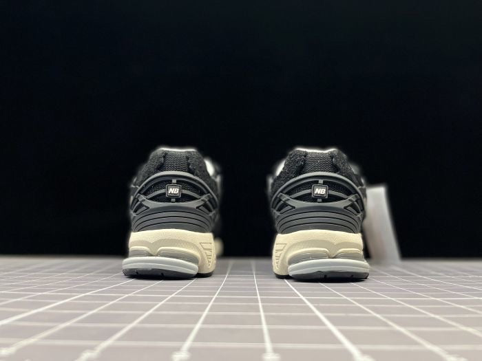 New Balance 1906R “Black-Grey”