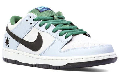Nike SB Dunk Low "Maple Leaf"