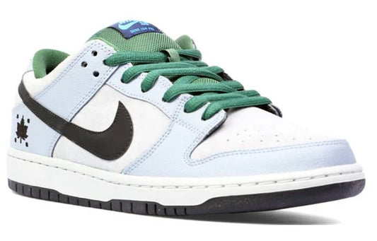 Nike SB Dunk Low "Maple Leaf"