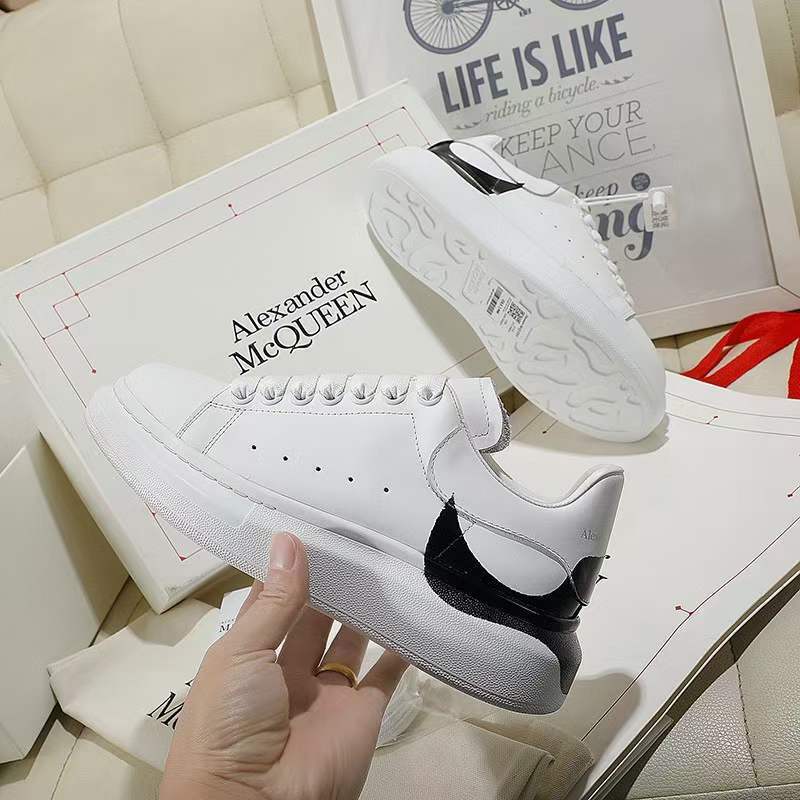 Alexander McQueen Oversized "Drop Heel Counter Print-White-Black"