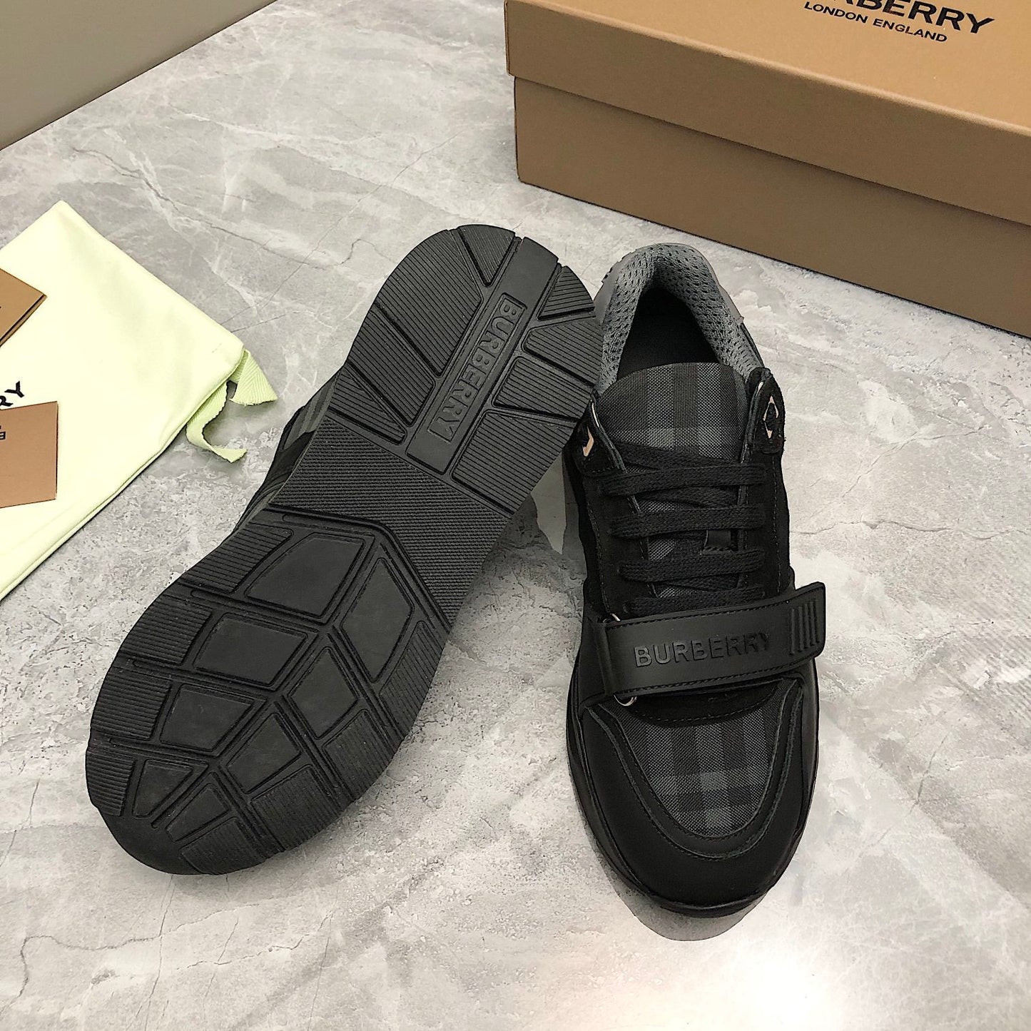 Burberry Ramsey "Black-Grey"