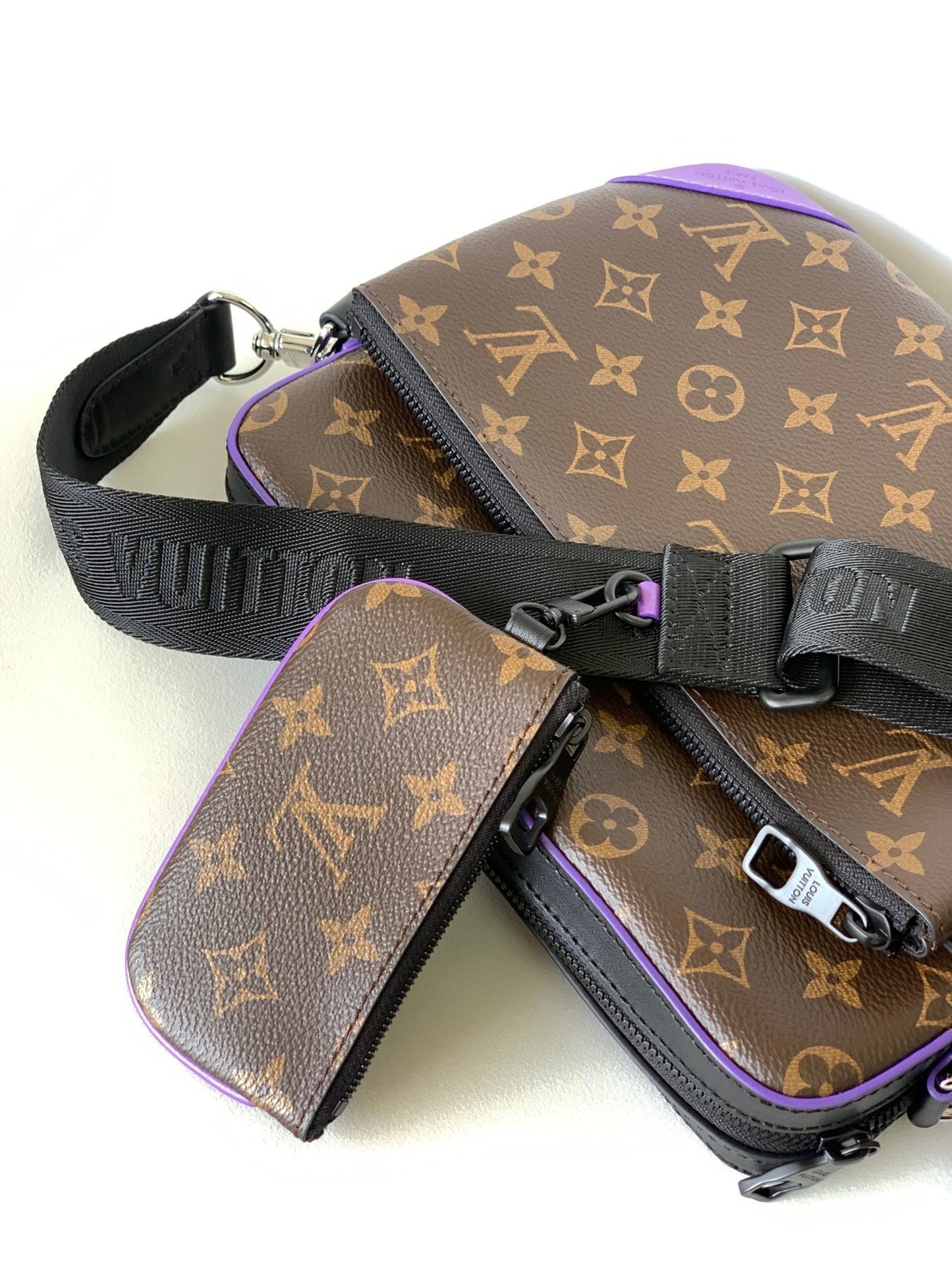 Louis Vuitton Trio Messenger