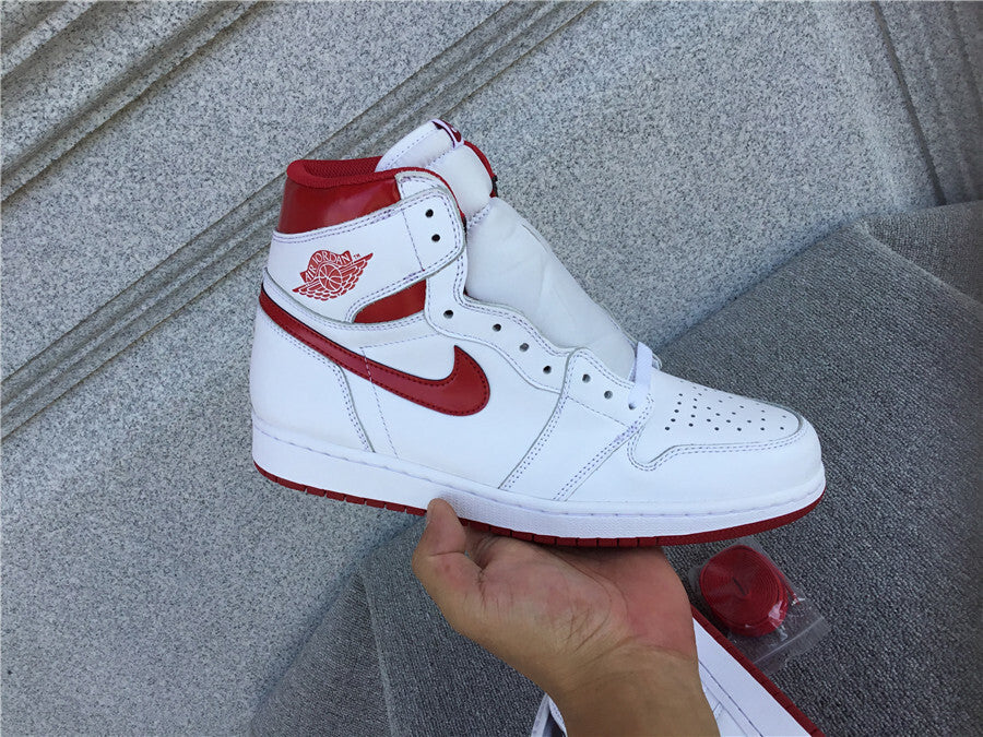 Air Jordan 1 Retro High OG "Metallic Red"