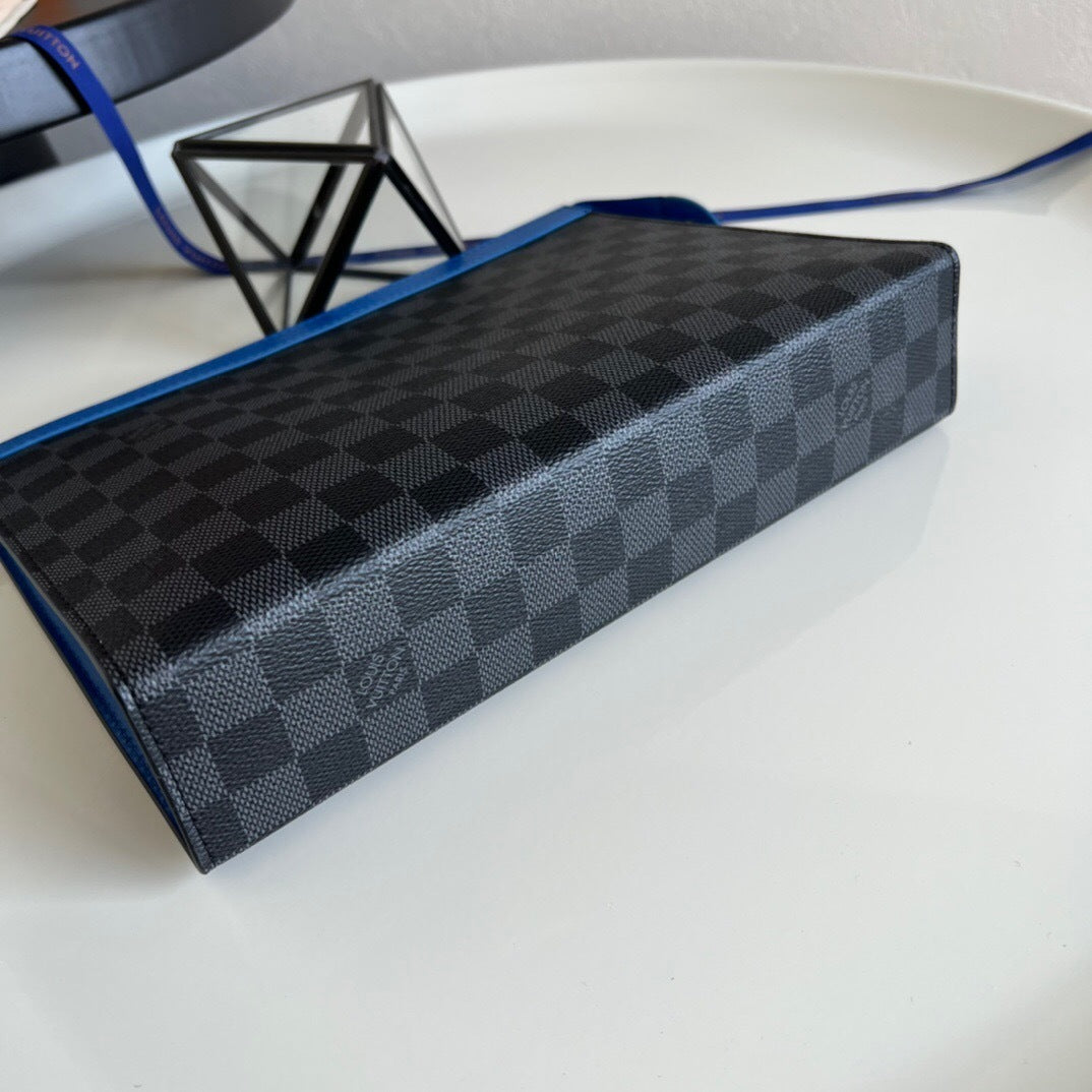 Louis Vuitton Pochette Voyage MM