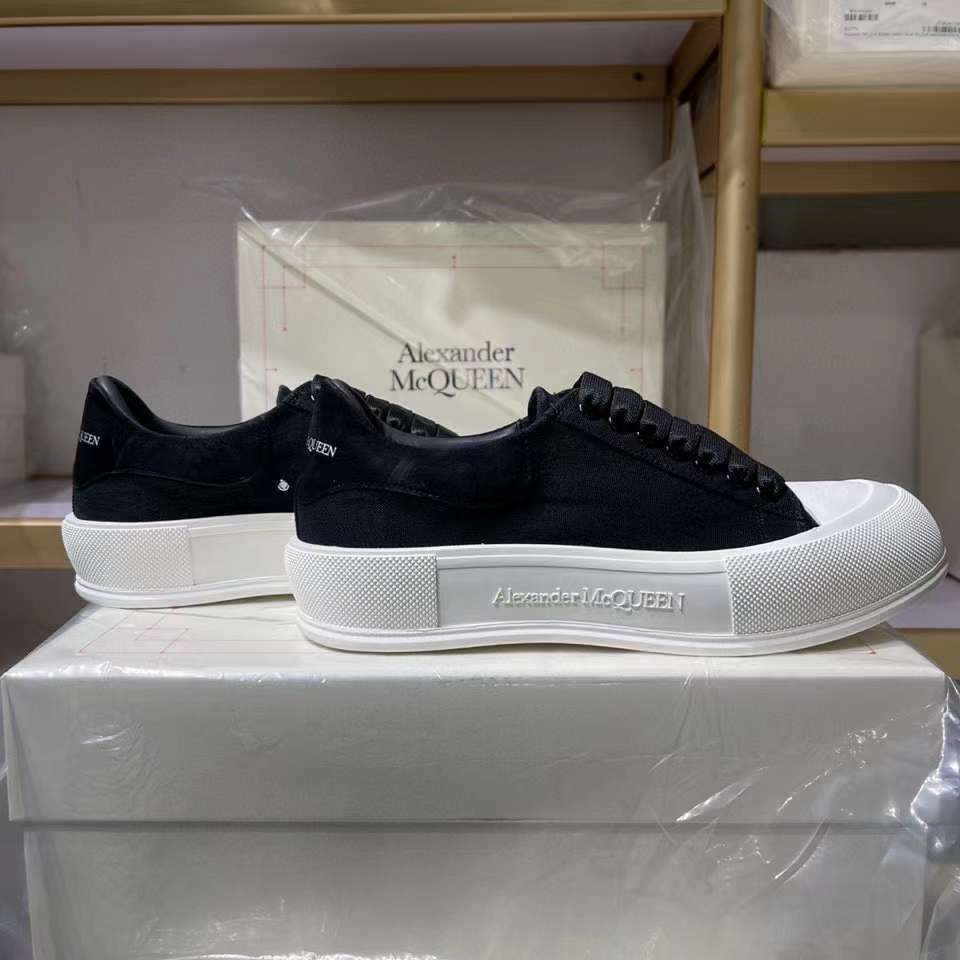 Alexander McQueen Deck Skate Plimsoll "Black-White"