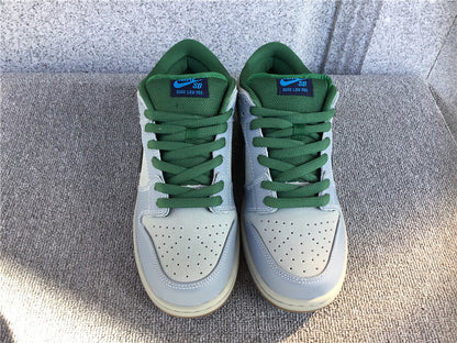 Nike SB Dunk Low "Maple Leaf"