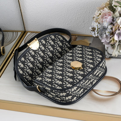Dior Medium Dior Médaillon Flap Bag "Beige Dior Oblique Jacquard"