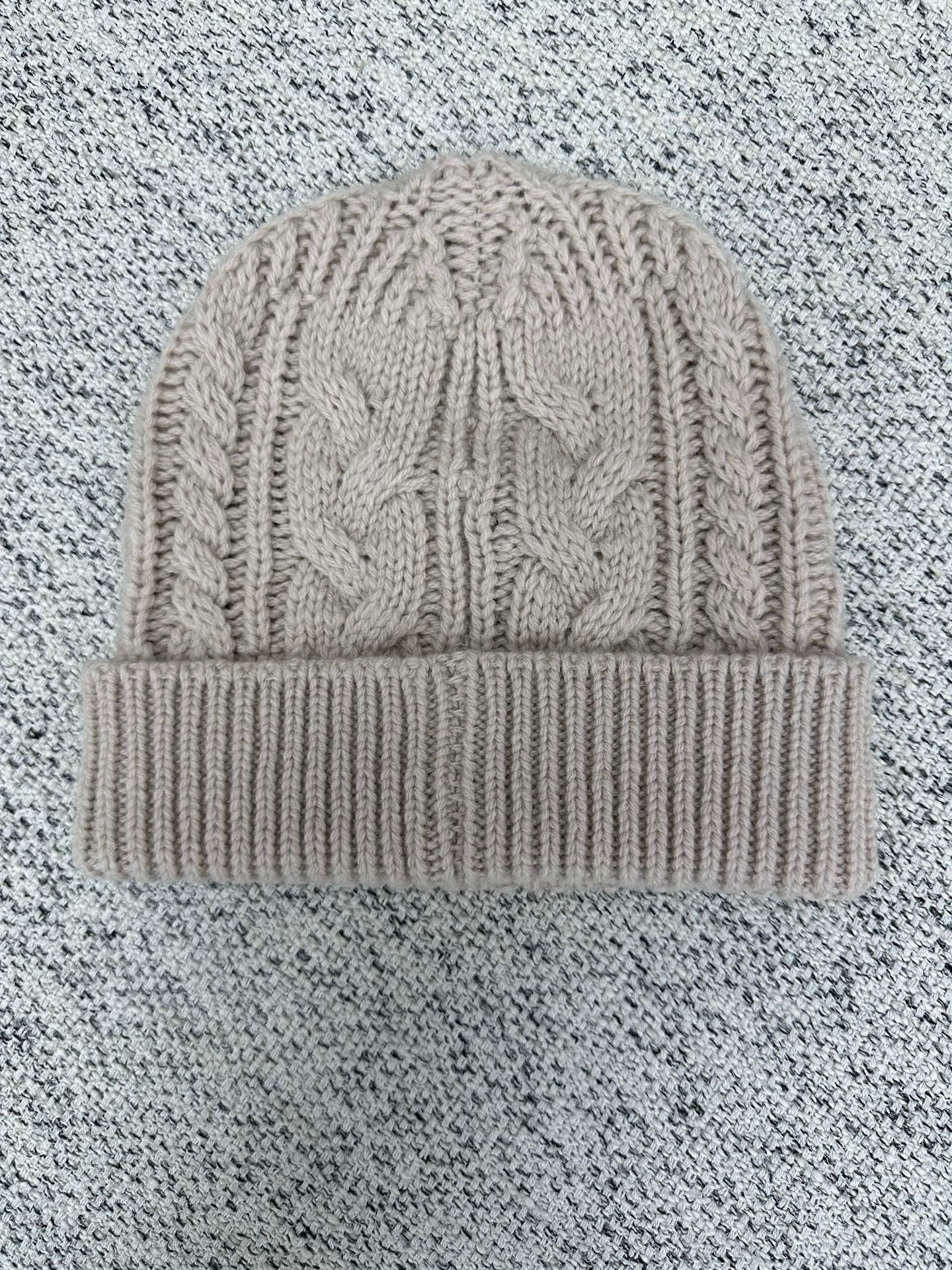 Louis Vuitton Only LV Mini Cable  Beanie "Grey"