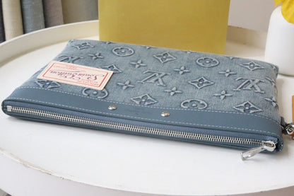 Louis Vuitton Pochette To Go "Monogram Washed Denim"