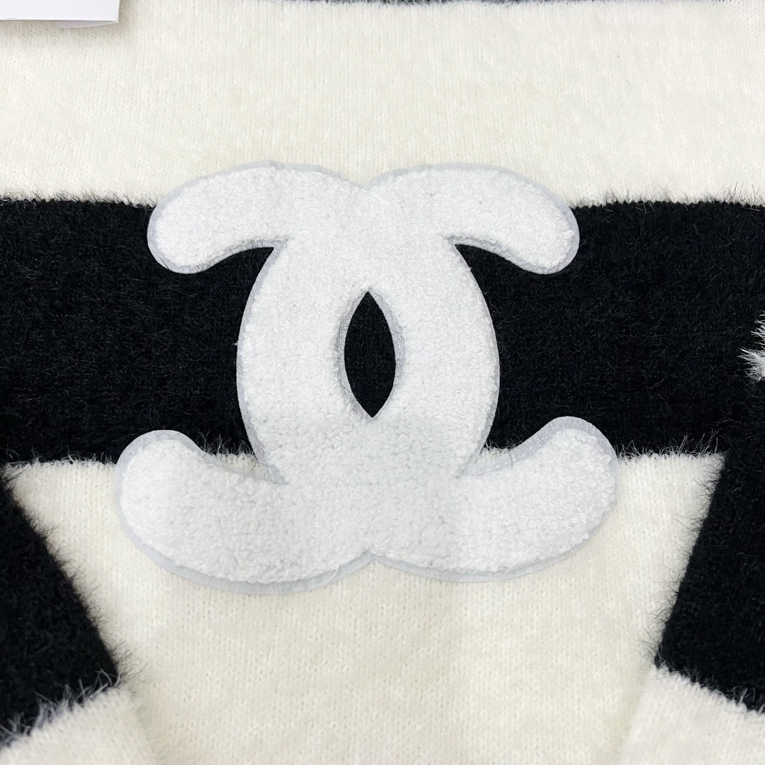 Chanel Sweater "Black-White"