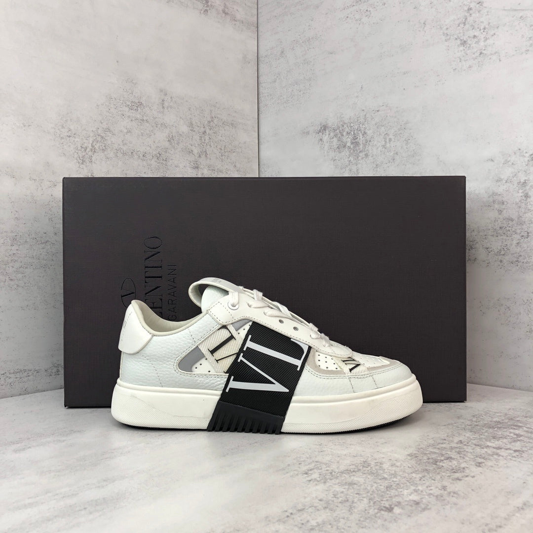 Valentino Garavani VL7N "White-Black"