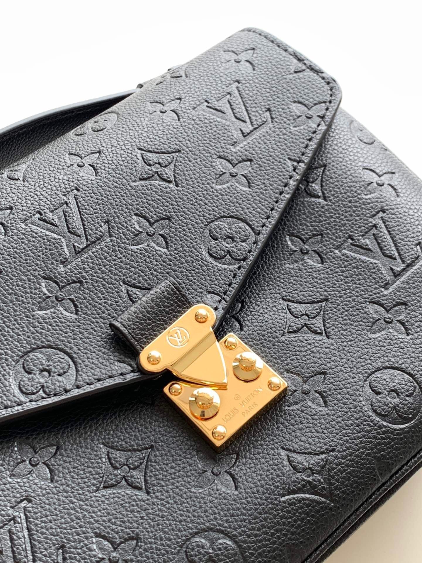 Louis Vuitton Pochette Métis