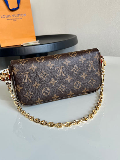 Louis Vuitton Wallet On Chain Ivy "Monogram"