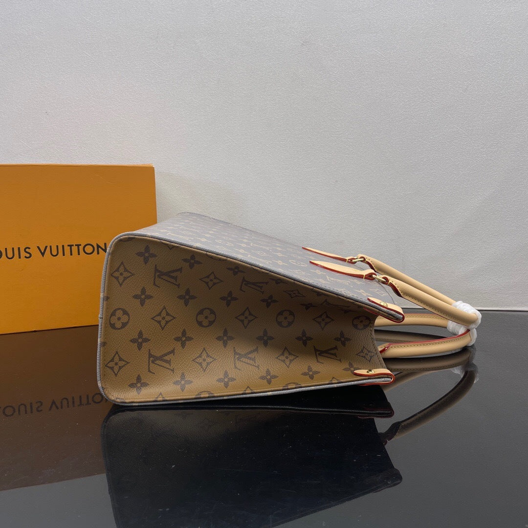 Louis Vuitton OnTheGo MM