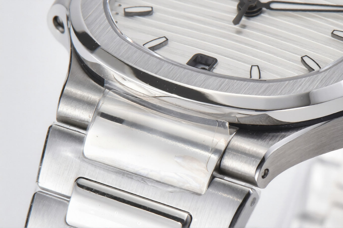 Patek Philippe Nautilus Ladies 35.2mm White Dial