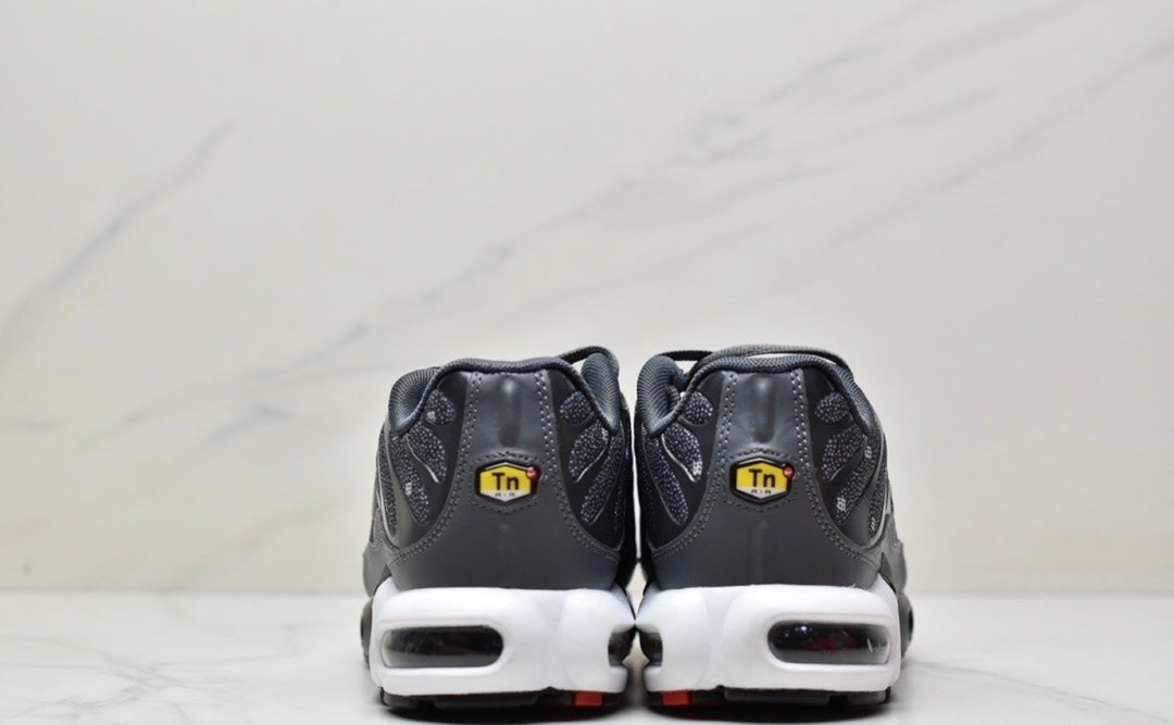 Nike Air VaporMax Plus “Grey-Gold”