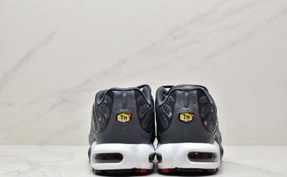 Nike Air VaporMax Plus “Grey-Gold”