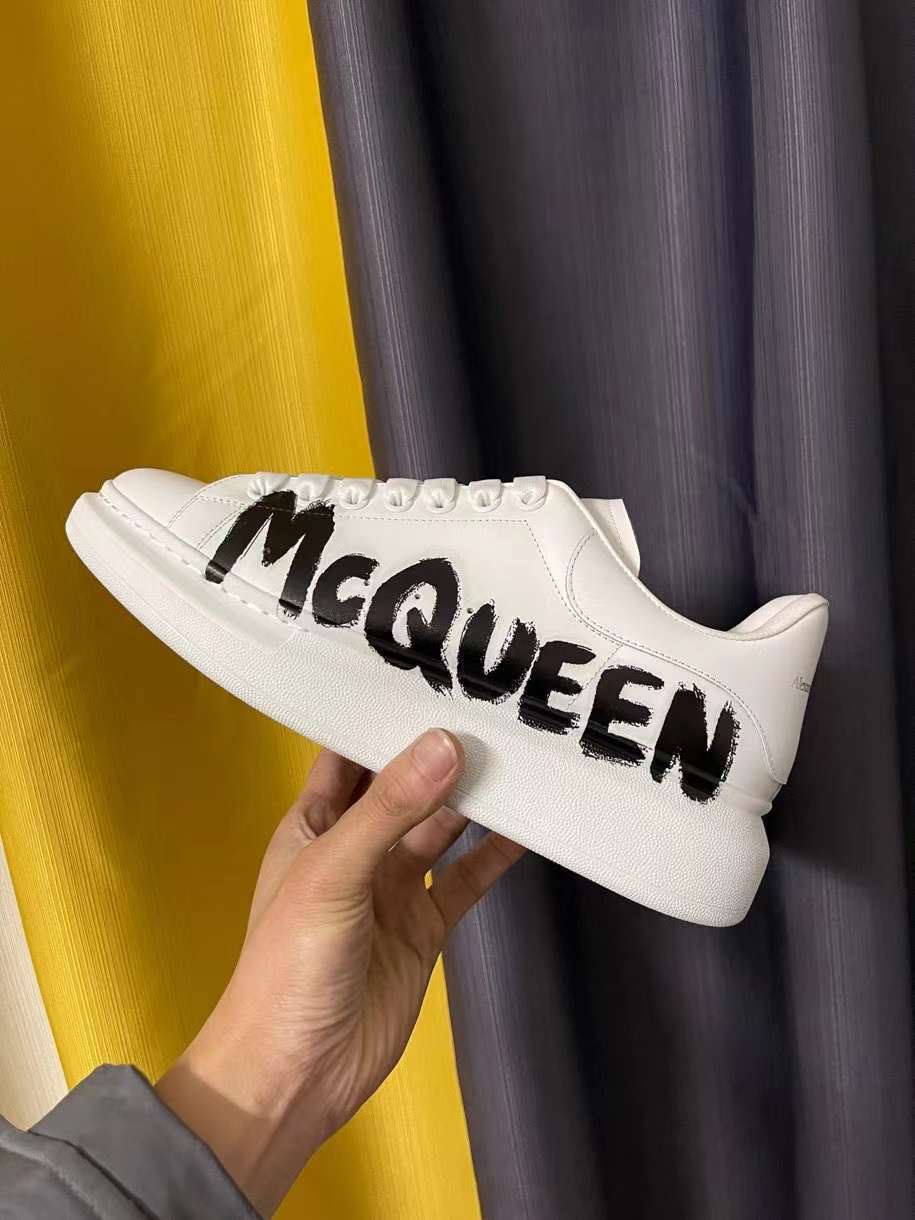 Alexander McQueen Oversized "White-Black Graffiti"