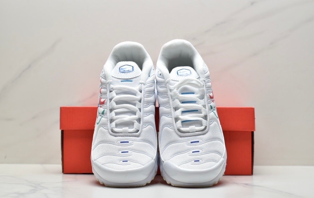 Nike Air VaporMax Plus “White Triple Logo”