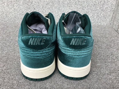 Nike Dunk Low "Atomic Teal"