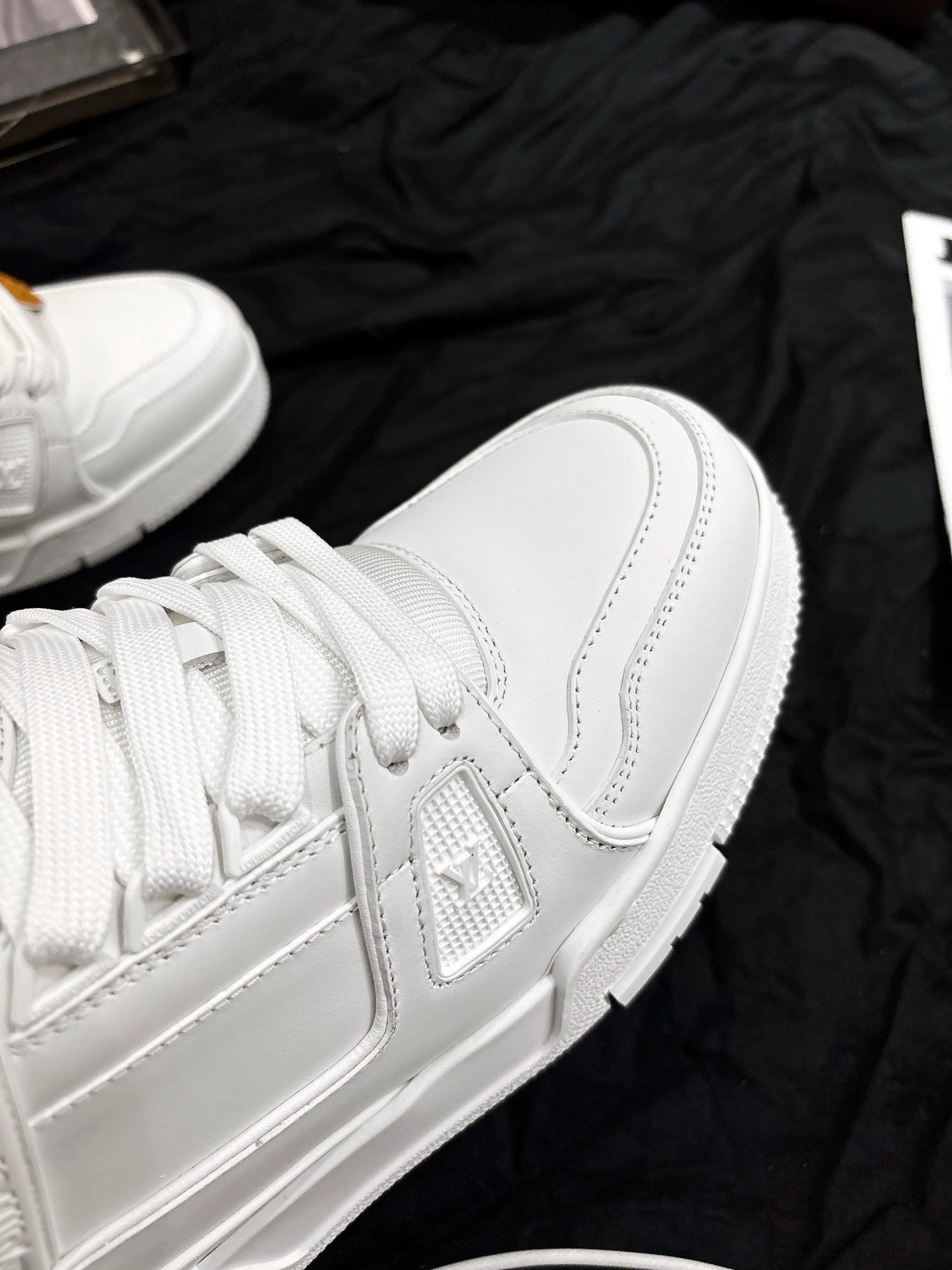 Louis Vuitton LV Trainers "White"