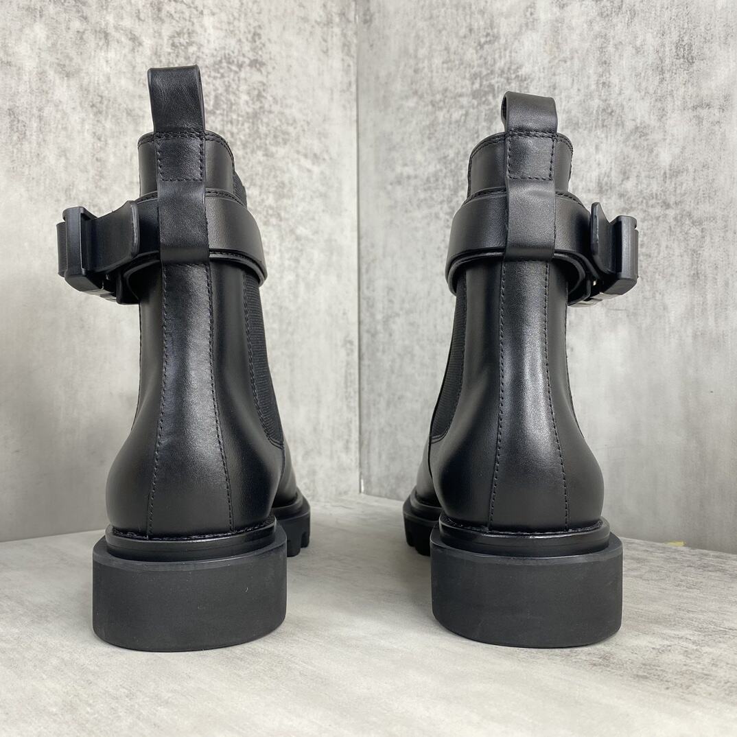 Givenchy Leather Chelsea Boots Ankle-Lock