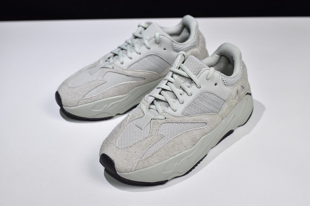 Yeezy 700 "Salt"