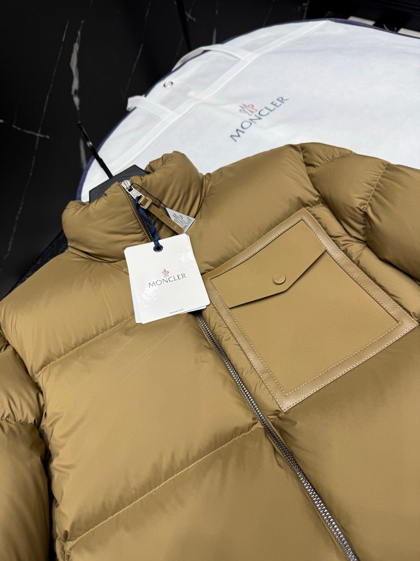 Moncler Chinon Square-Quilted Short Down Jacket "Camel Beige"