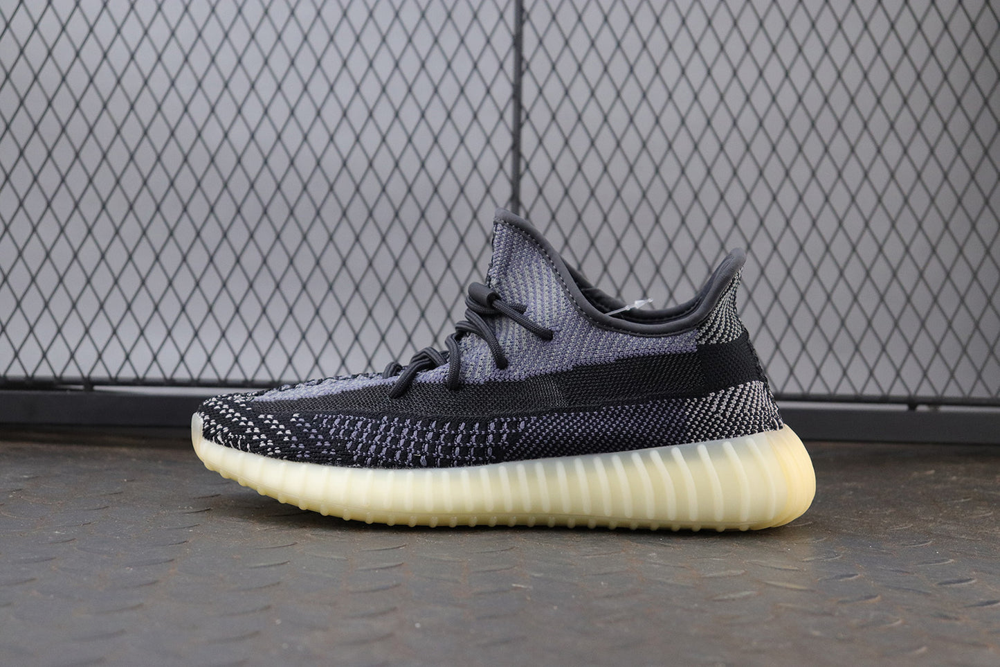 Yeezy 350 V2 "Carbon"