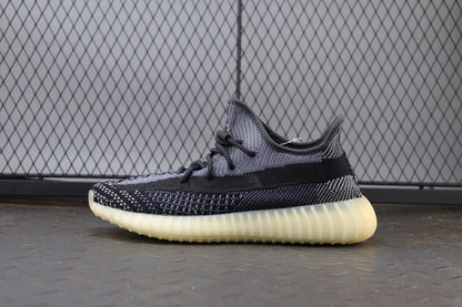 Yeezy 350 V2 "Carbon"