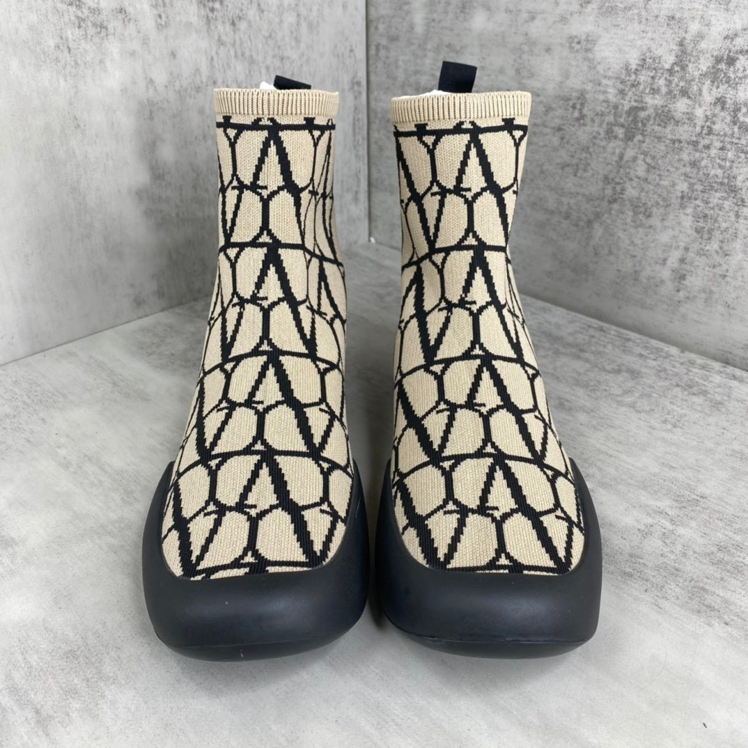 Valentino Garavani Cityshore "Beige-Black Monogram"