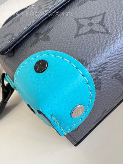 Louis Vuitton Steamer Wearable Wallet
