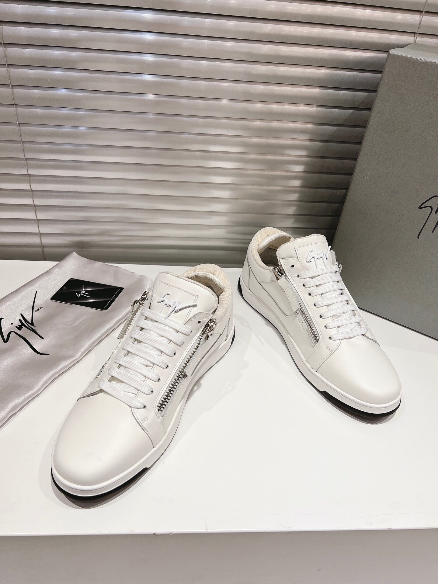 Giuseppe Zanotti GZ94 "White"