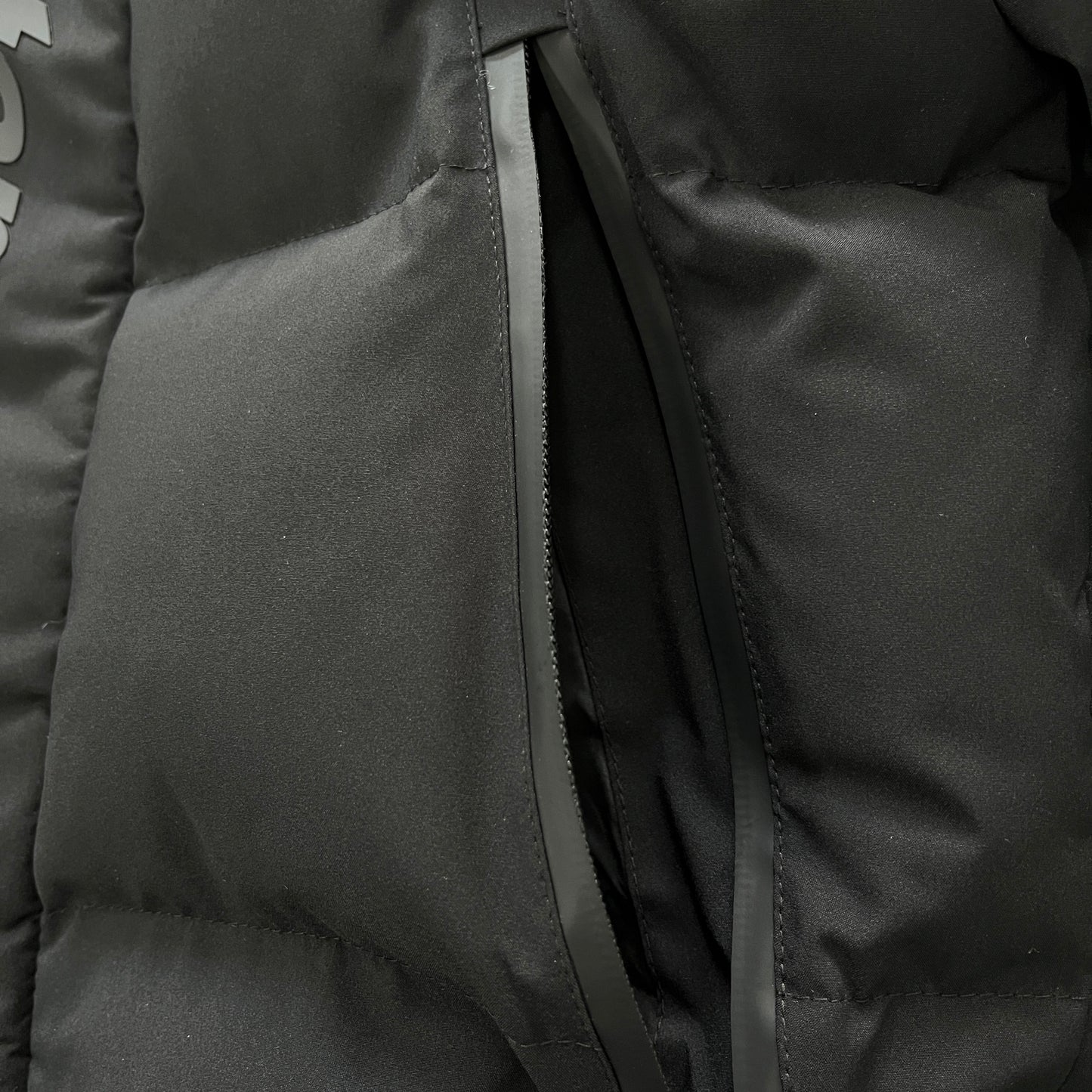 Trapstar Hyperdrive Technical Down Jacket "Black"