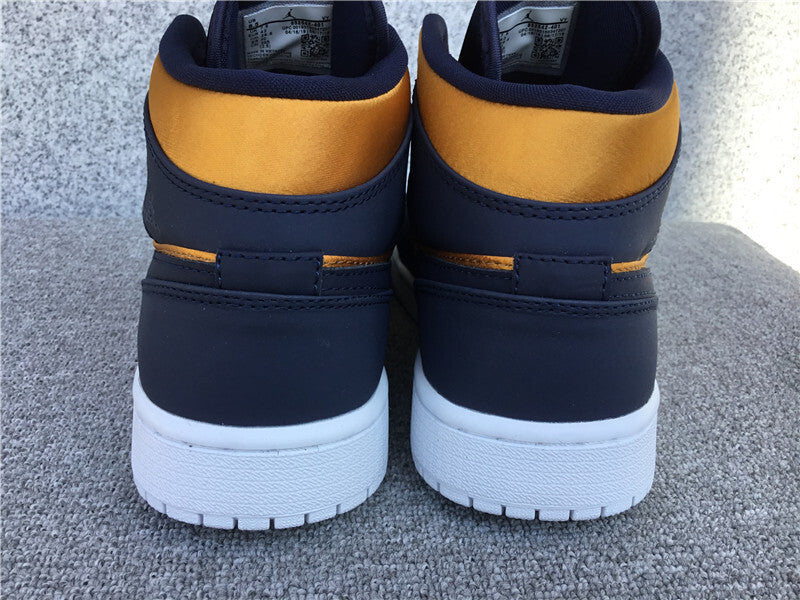 Air Jordan 1 Mid SE "Stain Gold"