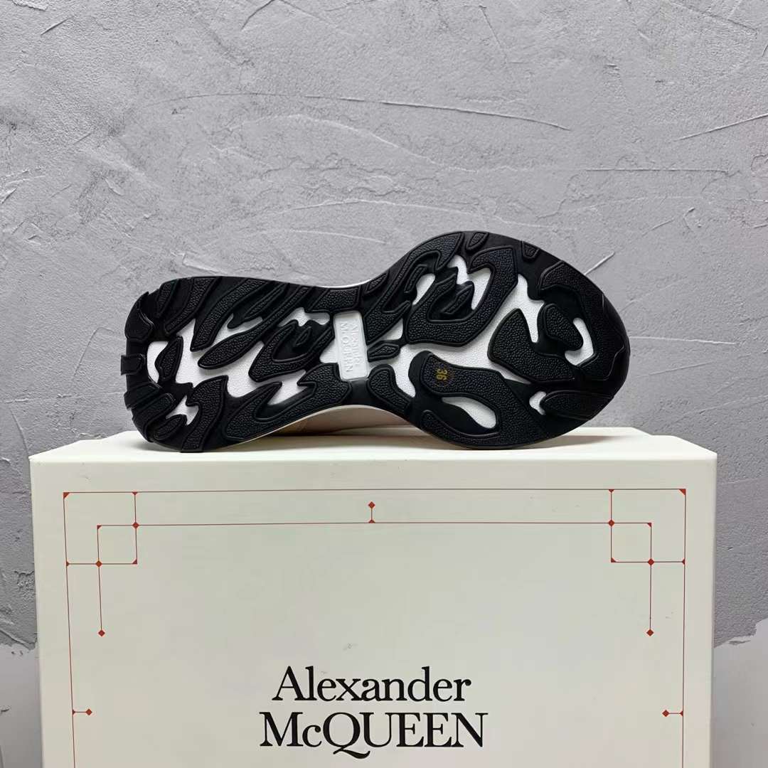Alexander McQueen Sprint Runner "Pink-Black"
