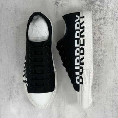 Burberry Larkhall "Black-White"