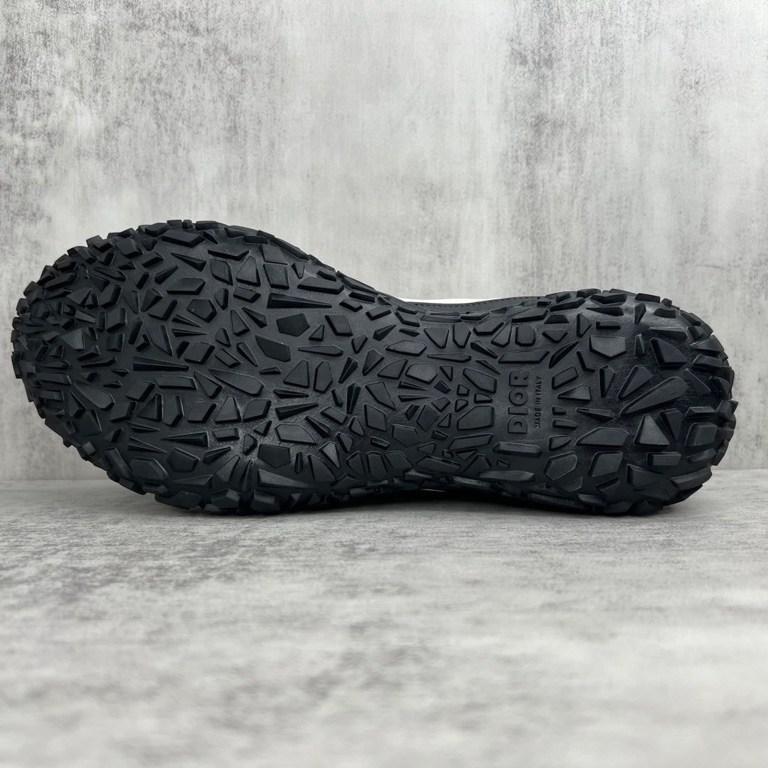 Dior B28 "Black-White"