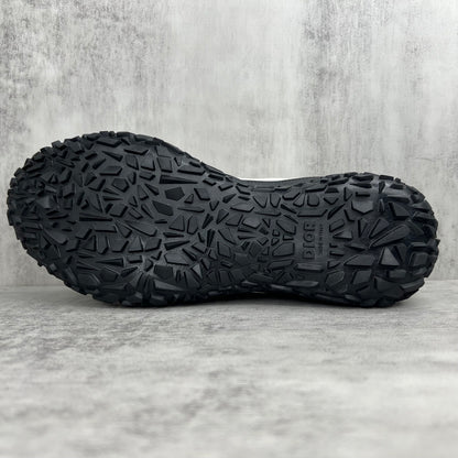 Dior B28 "Black-White"