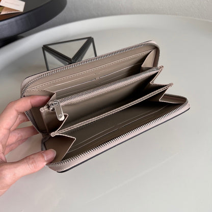 Louis Vuitton Zippy Wallet "Mahina Leather"