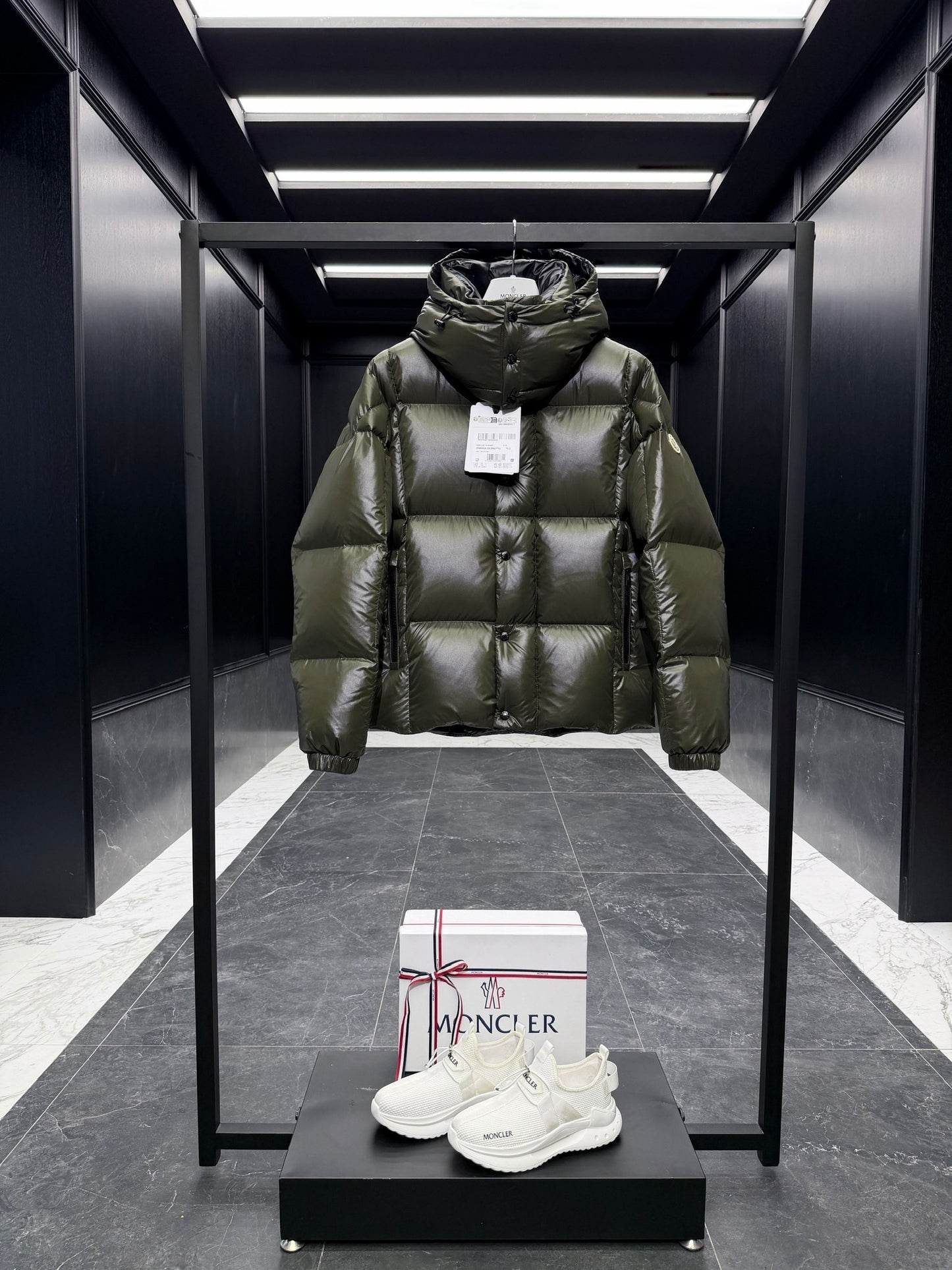 Moncler Parana Hooded Short Down Jacket "Olive Green"