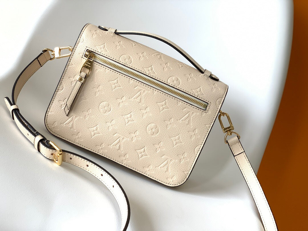 Louis Vuitton Pochette Métis