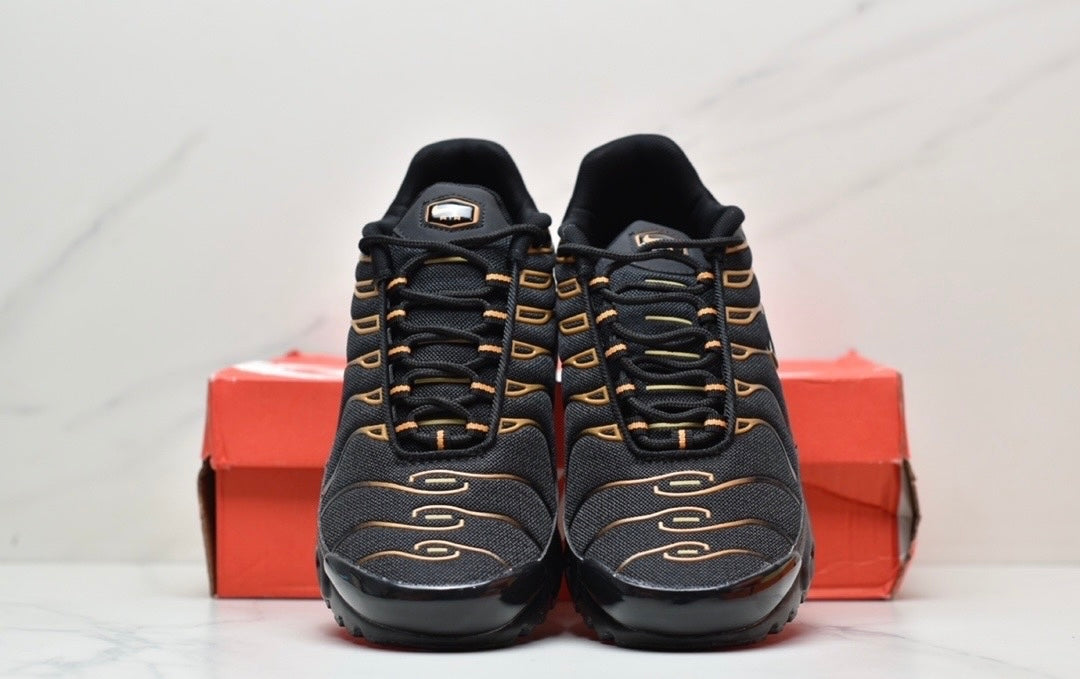 Nike Air VaporMax Plus “Black-Gold”