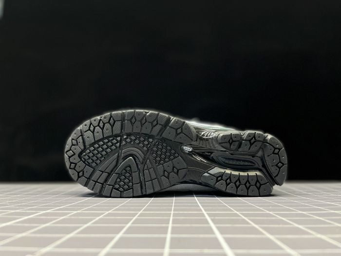 New Balance 1906R "Grey-Black Sole"