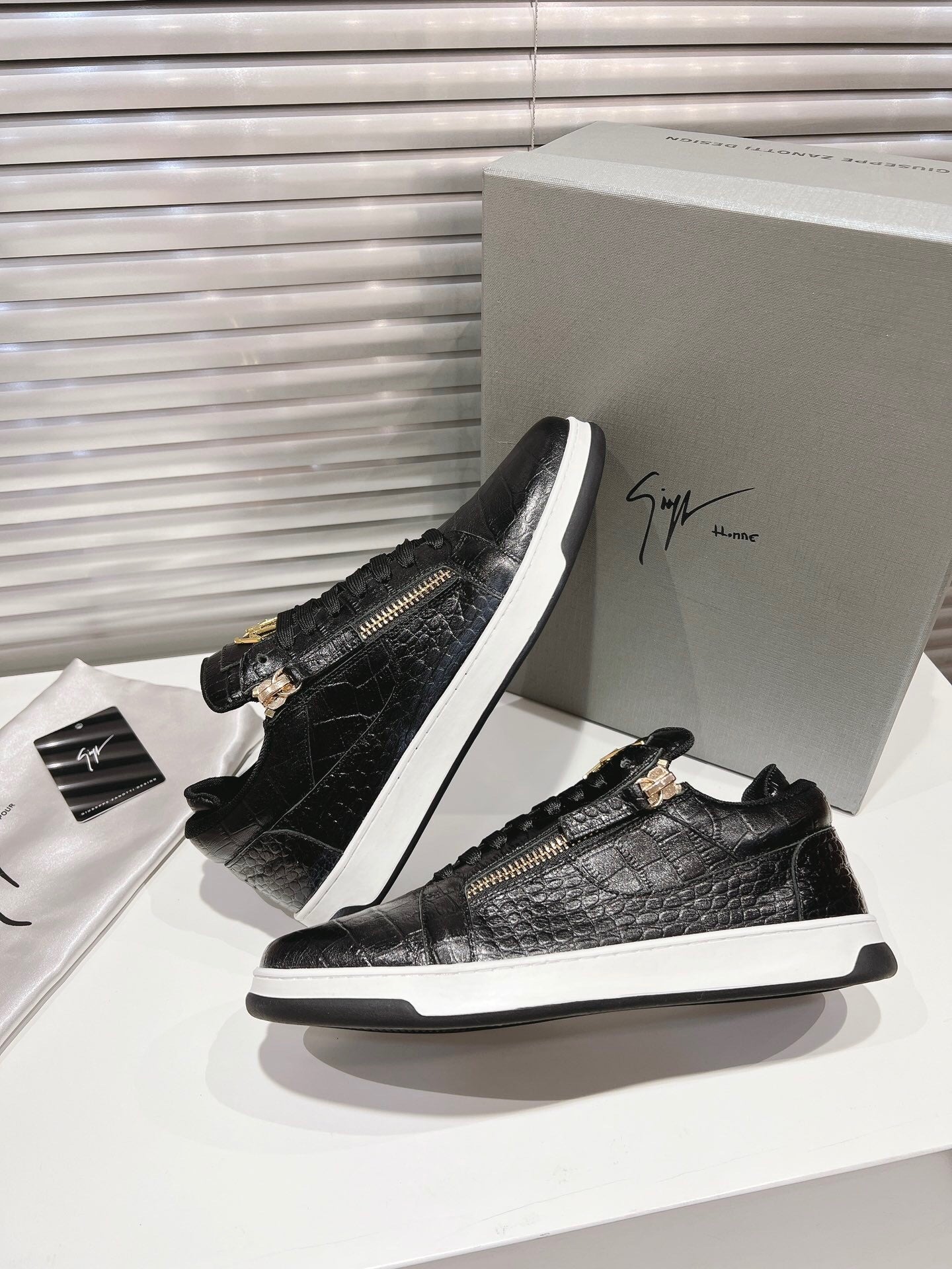 Giuseppe Zanotti GZ94 "Black Crocodile"